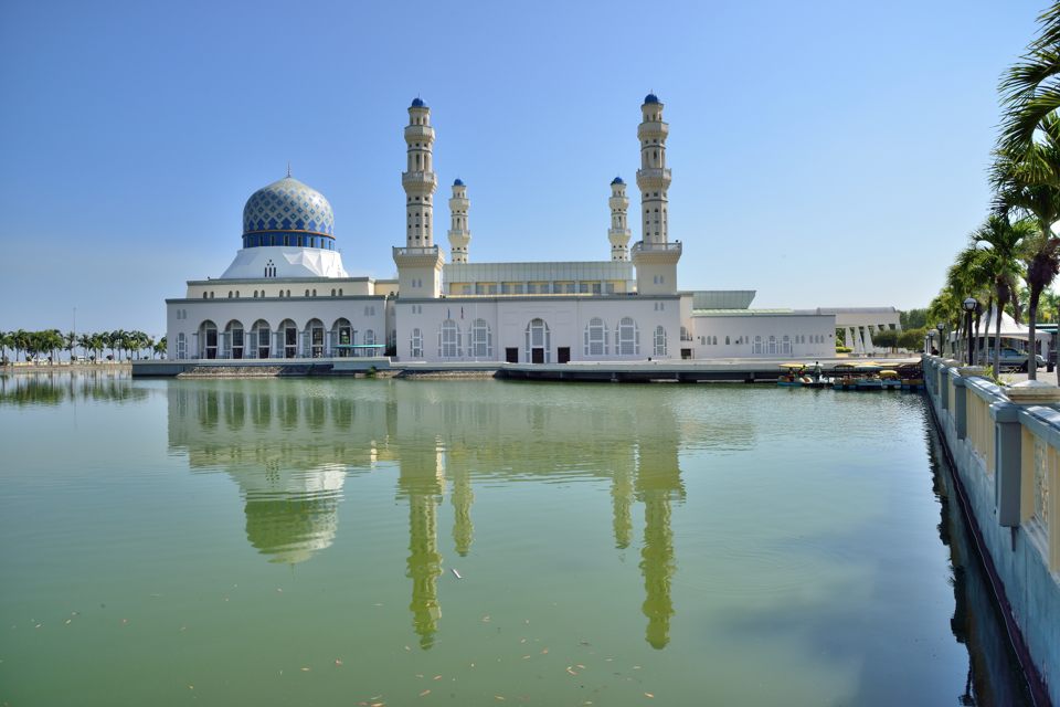 コタキナバル市立モスクの全景